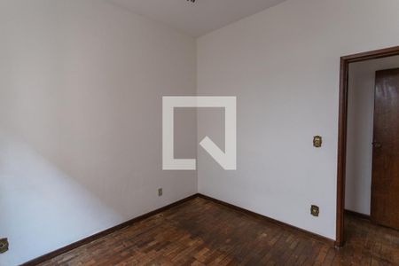 Casa à venda com 299m², 5 quartos e 4 vagas Casa à venda com 299m², 5 quartos e 4 vagasQuarto 3