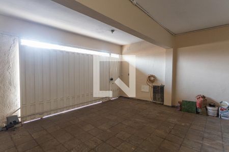 Casa à venda com 299m², 5 quartos e 4 vagas Casa à venda com 299m², 5 quartos e 4 vagasGaragem