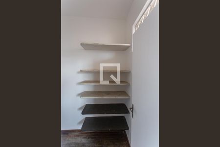 Casa à venda com 299m², 5 quartos e 4 vagas Casa à venda com 299m², 5 quartos e 4 vagasDespensa