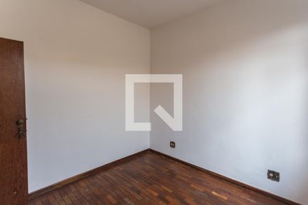 Casa à venda com 299m², 5 quartos e 4 vagas Casa à venda com 299m², 5 quartos e 4 vagasQuarto 2