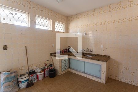 Casa à venda com 299m², 5 quartos e 4 vagas Casa à venda com 299m², 5 quartos e 4 vagasCozinha