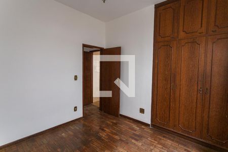 Casa à venda com 299m², 5 quartos e 4 vagas Casa à venda com 299m², 5 quartos e 4 vagasQuarto 3