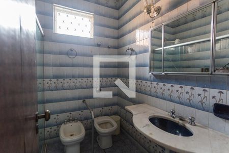 Casa à venda com 299m², 5 quartos e 4 vagas Casa à venda com 299m², 5 quartos e 4 vagasBanheiro Social