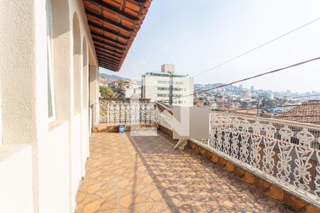 Casa à venda com 299m², 5 quartos e 4 vagas Casa à venda com 299m², 5 quartos e 4 vagasAlpendre