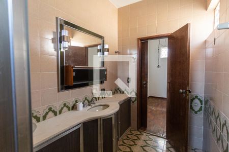 Casa à venda com 299m², 5 quartos e 4 vagas Casa à venda com 299m², 5 quartos e 4 vagasBanheiro da Suíte 1