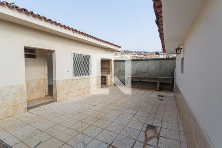 Casa à venda com 299m², 5 quartos e 4 vagas Casa à venda com 299m², 5 quartos e 4 vagasQuintal