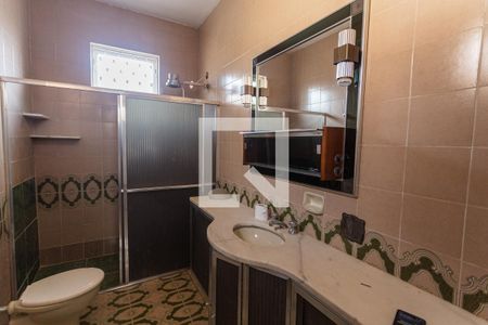 Casa à venda com 299m², 5 quartos e 4 vagas Casa à venda com 299m², 5 quartos e 4 vagasBanheiro da Suíte 1