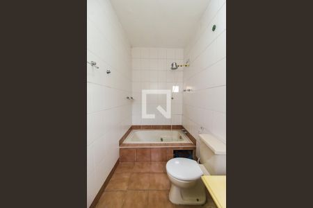 Casa à venda com 250m², 3 quartos e 4 vagas Casa à venda com 250m², 3 quartos e 4 vagasBanheiro da Suíte 2