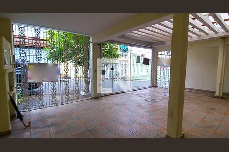 Casa à venda com 250m², 3 quartos e 4 vagas Casa à venda com 250m², 3 quartos e 4 vagasGaragem