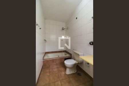 Casa à venda com 250m², 3 quartos e 4 vagas Casa à venda com 250m², 3 quartos e 4 vagasBanheiro da Suíte 2