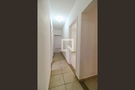 Casa à venda com 250m², 3 quartos e 4 vagas Casa à venda com 250m², 3 quartos e 4 vagasCorredor