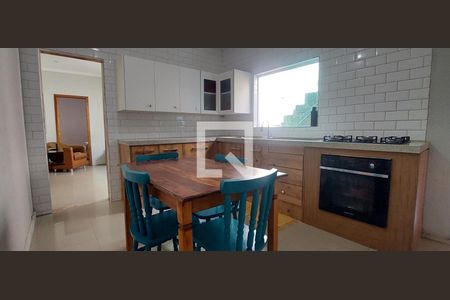 Casa à venda com 170m², 2 quartos e 2 vagas Casa à venda com 170m², 2 quartos e 2 vagasCozinha