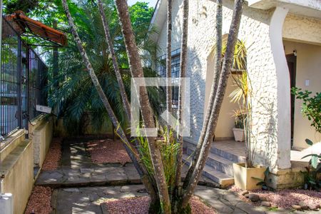 Casa à venda com 157m², 3 quartos e 4 vagas Casa à venda com 157m², 3 quartos e 4 vagasÁrea frente