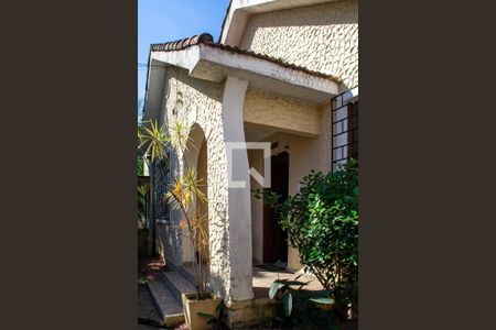 Casa à venda com 157m², 3 quartos e 4 vagas Casa à venda com 157m², 3 quartos e 4 vagasVaranda