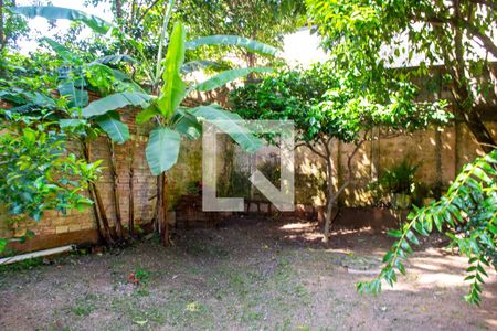 Casa à venda com 157m², 3 quartos e 4 vagas Casa à venda com 157m², 3 quartos e 4 vagasQuintal