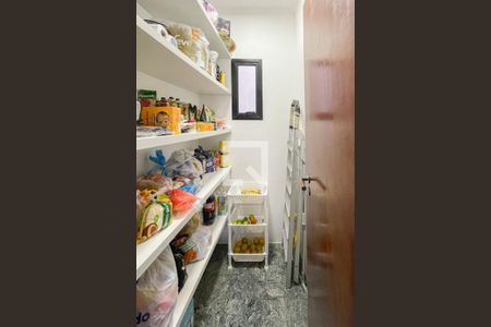 Casa à venda com 228m², 3 quartos e 5 vagasDespensa