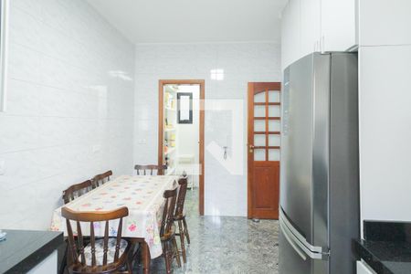 Casa à venda com 228m², 3 quartos e 5 vagasCozinha 