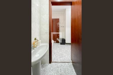 Casa à venda com 228m², 3 quartos e 5 vagasBanheiro de serviço