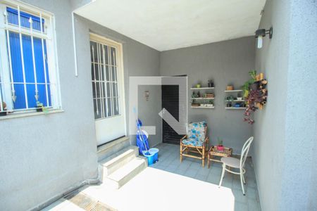 Casa à venda com 171m², 4 quartos e 2 vagasÁrea externa 