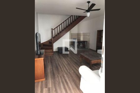 Casa de condomínio à venda com 110m², 2 quartos e 2 vagasSala