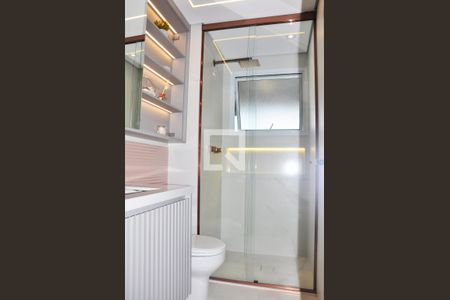 Apartamento à venda com 107m², 2 quartos e 2 vagasBanheiro do Quarto 01