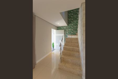 Casa à venda com 122m², 3 quartos e 2 vagasEscada