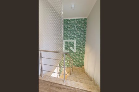 Casa à venda com 122m², 3 quartos e 2 vagasEscada