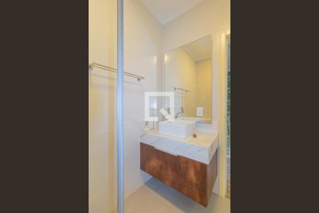 Casa à venda com 122m², 3 quartos e 2 vagasBanheiro