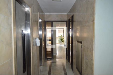 Apartamento à venda com 80m², 4 quartos e sem vagaElevadores