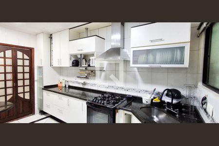 Apartamento à venda com 118m², 3 quartos e 2 vagas Apartamento à venda com 118m², 3 quartos e 2 vagasCozinha