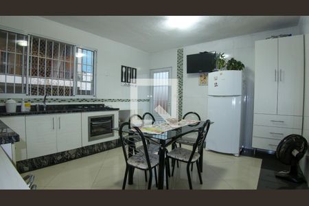 Casa à venda com 240m², 3 quartos e 2 vagasCozinha