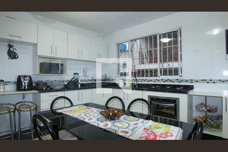 Casa à venda com 240m², 3 quartos e 2 vagasCozinha