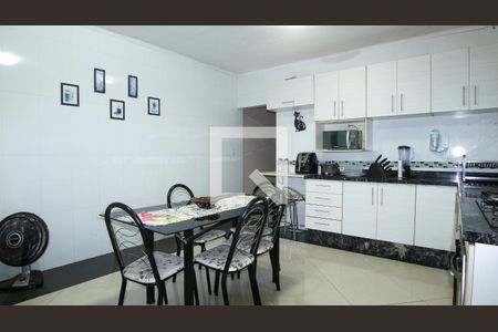 Casa à venda com 240m², 3 quartos e 2 vagasCozinha