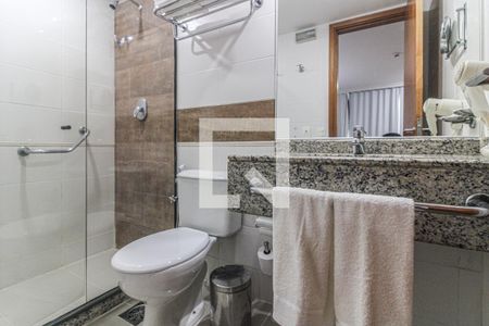 Banheiro de apartamento para alugar com 1 quarto, 50m² em Barra da Tijuca, Rio de Janeiro