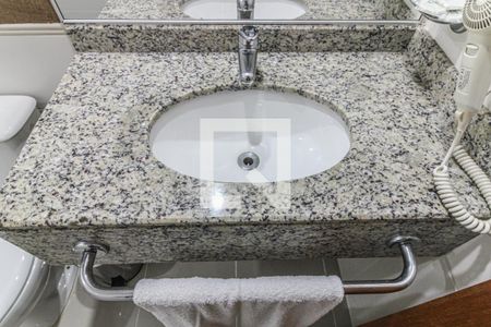 Banheiro de apartamento para alugar com 1 quarto, 50m² em Barra da Tijuca, Rio de Janeiro
