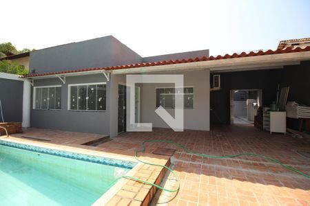 Casa de condomínio à venda com 500m², 4 quartos e 2 vagasFrente
