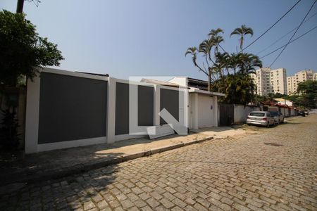 Casa de condomínio à venda com 500m², 4 quartos e 2 vagasFachada