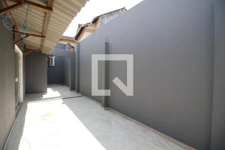 Casa de condomínio à venda com 500m², 4 quartos e 2 vagasFundos