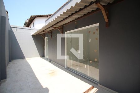 Casa de condomínio à venda com 500m², 4 quartos e 2 vagasFundos
