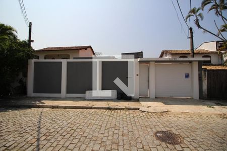 Casa de condomínio à venda com 500m², 4 quartos e 2 vagasFachada