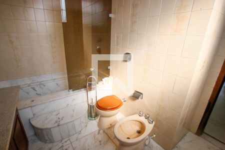 Casa de condomínio à venda com 500m², 7 quartos e 2 vagas Casa de condomínio à venda com 500m², 7 quartos e 2 vagasBanheiro da Suíte