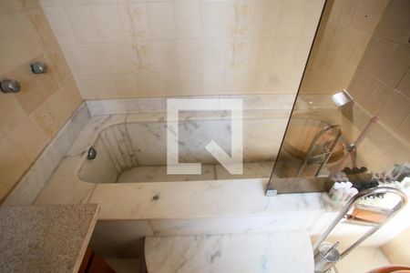 Casa de condomínio à venda com 500m², 7 quartos e 2 vagas Casa de condomínio à venda com 500m², 7 quartos e 2 vagasBanheiro da Suíte