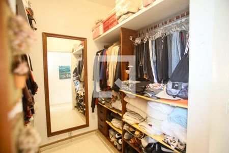 Casa de condomínio à venda com 500m², 7 quartos e 2 vagas Casa de condomínio à venda com 500m², 7 quartos e 2 vagasCloset da suíte