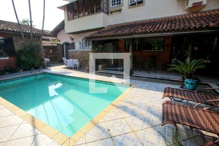 Casa de condomínio à venda com 500m², 7 quartos e 2 vagas Casa de condomínio à venda com 500m², 7 quartos e 2 vagasPiscina