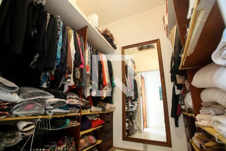 Casa de condomínio à venda com 500m², 7 quartos e 2 vagas Casa de condomínio à venda com 500m², 7 quartos e 2 vagasCloset da suíte