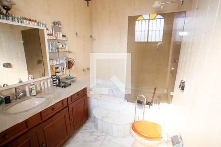 Casa de condomínio à venda com 500m², 7 quartos e 2 vagas Casa de condomínio à venda com 500m², 7 quartos e 2 vagasBanheiro da Suíte