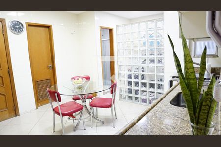 Apartamento à venda com 97m², 3 quartos e 2 vagasCozinha