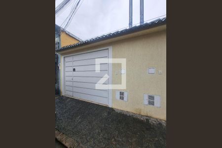 Casa para alugar com 105m², 3 quartos e 4 vagas Casa para alugar com 105m², 3 quartos e 4 vagasFachada
