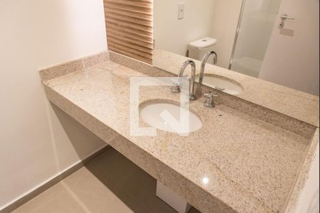 Apartamento para alugar com 69m², 2 quartos e 1 vaga Apartamento para alugar com 69m², 2 quartos e 1 vagaBanheiro da suíte 2