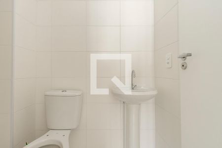Banheiro de apartamento para alugar com 1 quarto, 27m² em Jardim Caravelas, São Paulo